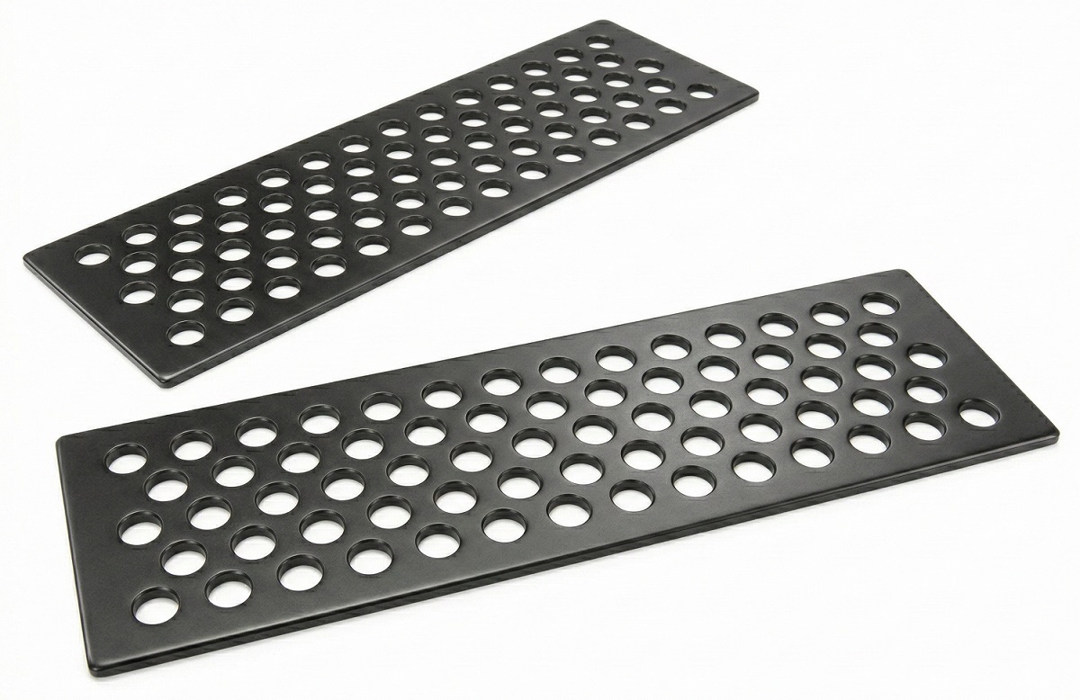 C26220BLACK Realistic Alloy Vehicle Extraction & Recovery Boards for 1/10 Scale Off-Road - Image 1